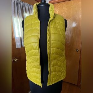 Old Navy Women’s Puffer Vest Size Small